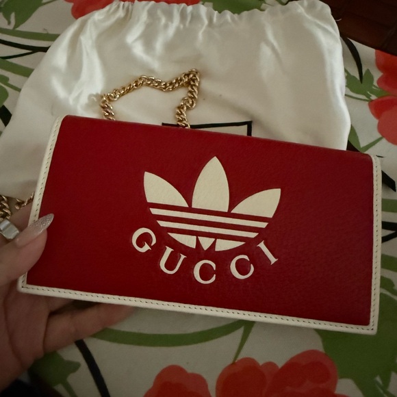 100% Authentic - Gucci x Adidas Red Leather Chain Bag - Excellent condition - Picture 7 of 7